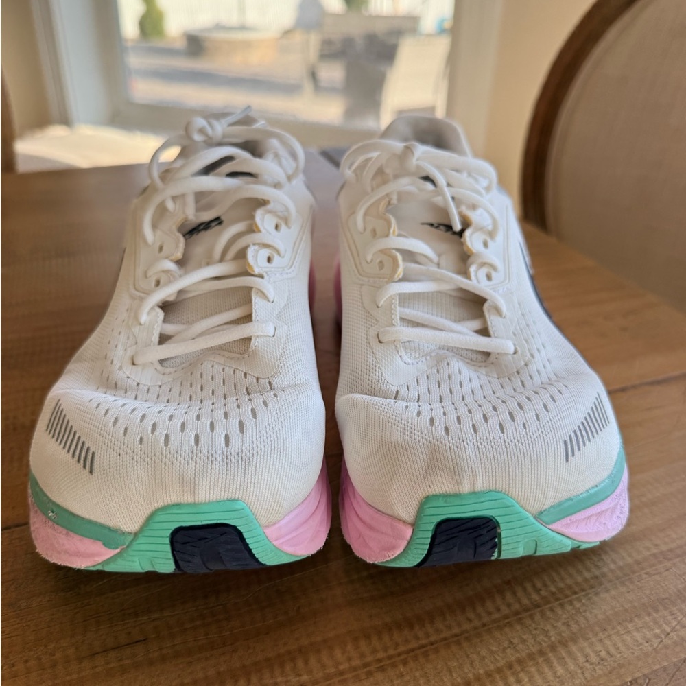 Altra Olympus White Women's Road Running Shoes with Pink & Teal Midsole - Picture 6 of 7